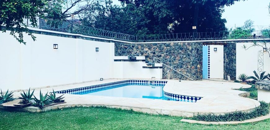Alquilo Fina Residencia en Villa Morra