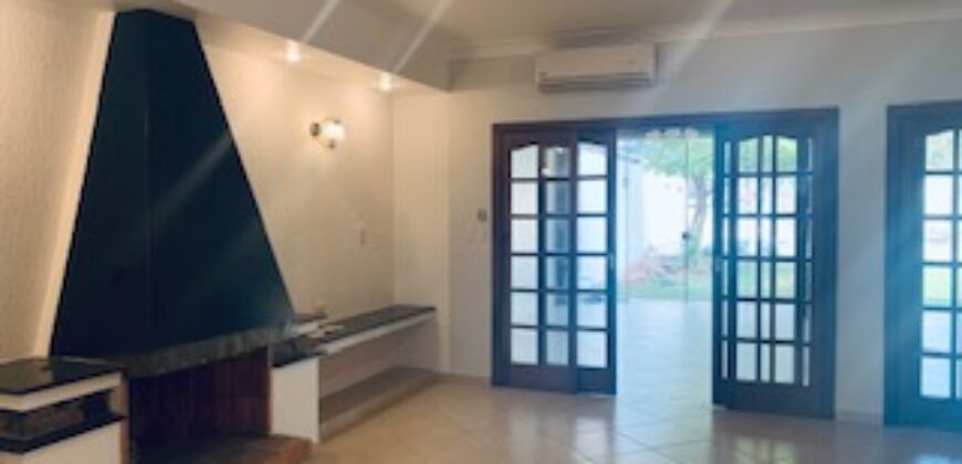 Alquilo Fina Residencia en Villa Morra