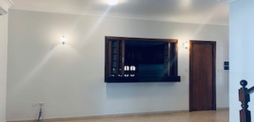 Alquilo Fina Residencia en Villa Morra