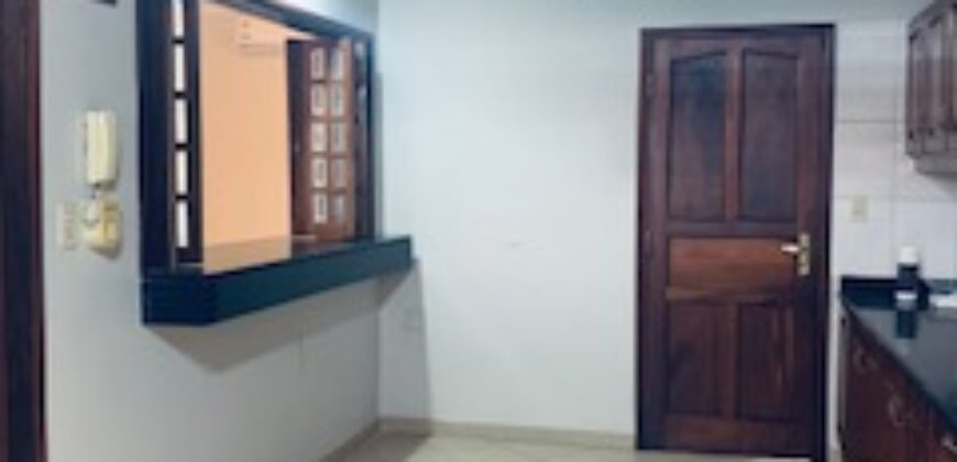 Alquilo Fina Residencia en Villa Morra