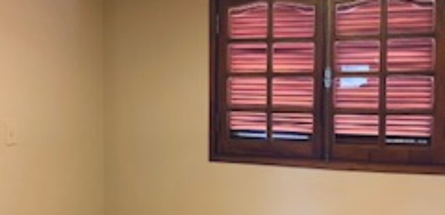 Alquilo Fina Residencia en Villa Morra