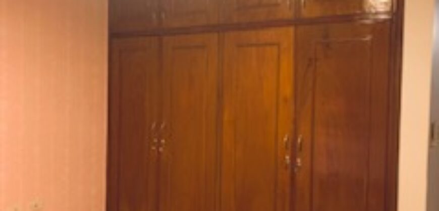 Alquilo Fina Residencia en Villa Morra