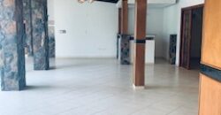Alquilo Fina Residencia en Villa Morra