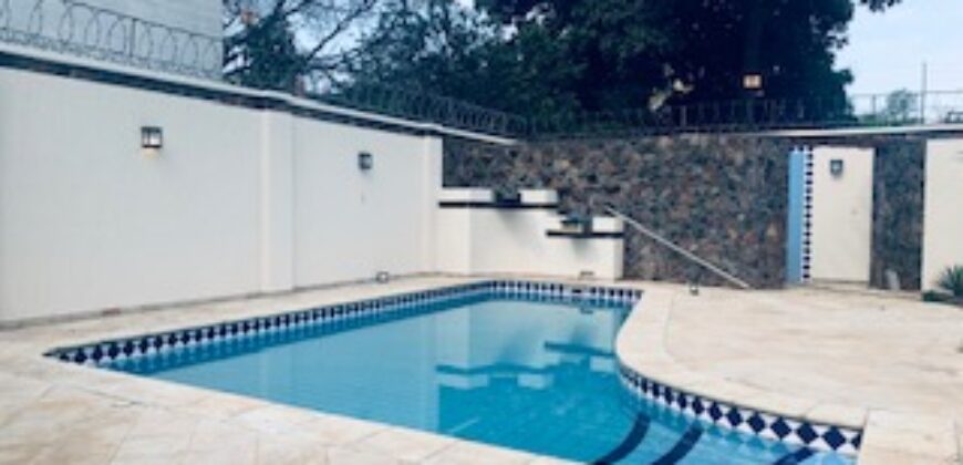 Alquilo Fina Residencia en Villa Morra