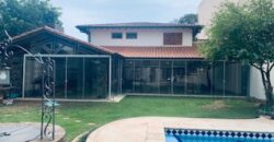 Alquilo Fina Residencia en Villa Morra