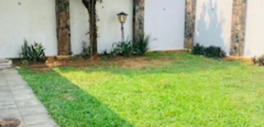 Alquilo Casa estilo Rustico, Barrio Herrera